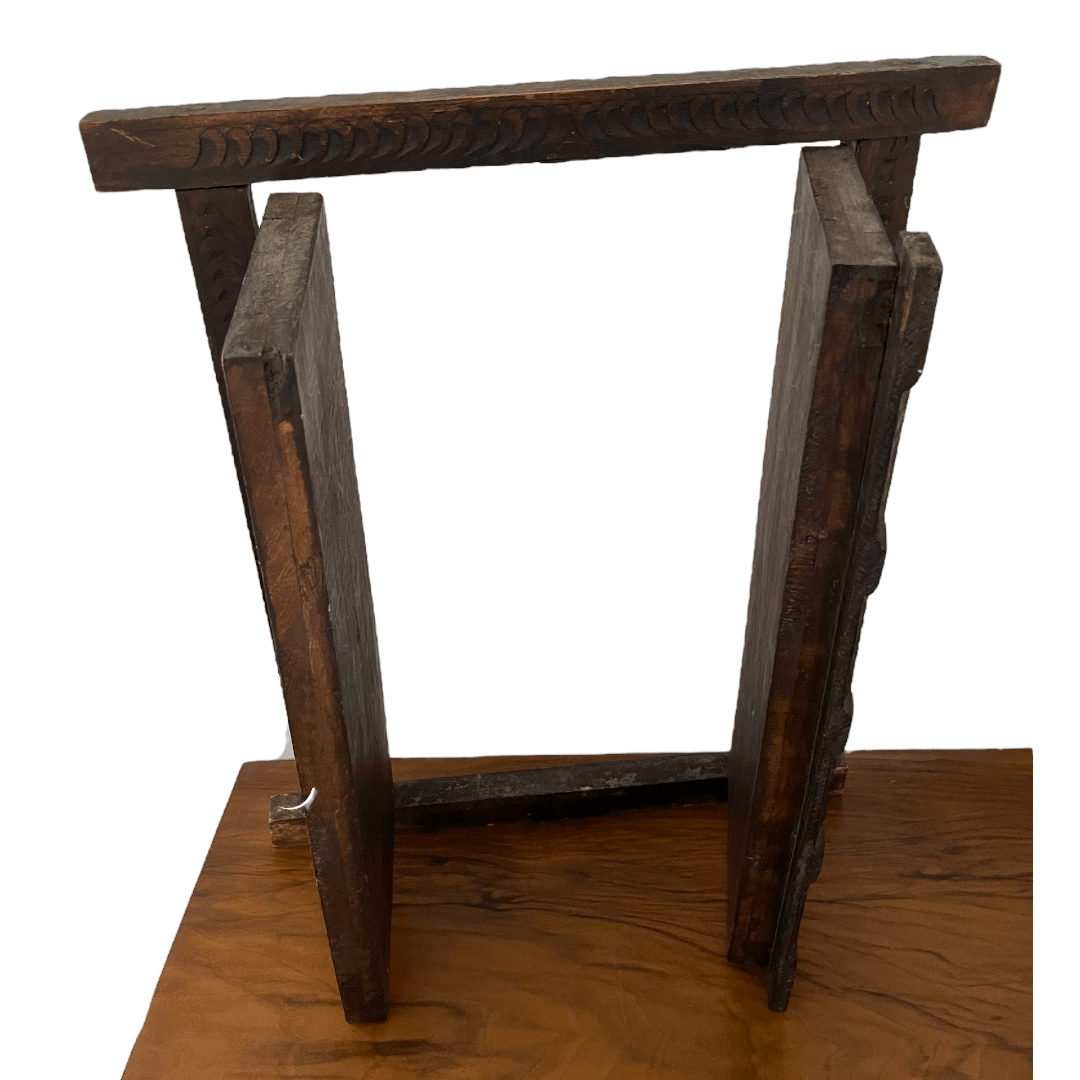 porte indienne ancienne en bois sculpté et laiton