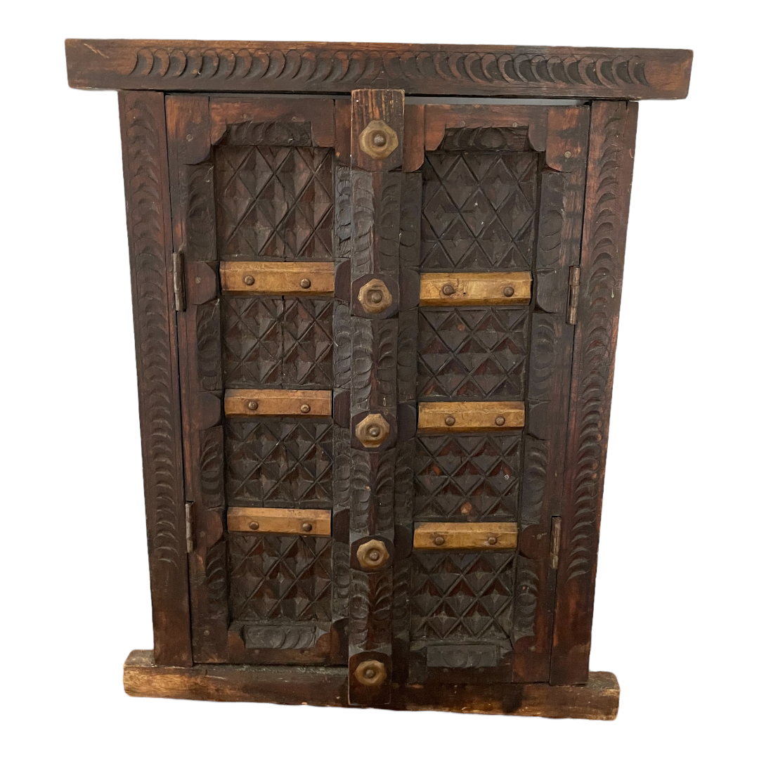 porte indienne ancienne en bois sculpté et laiton