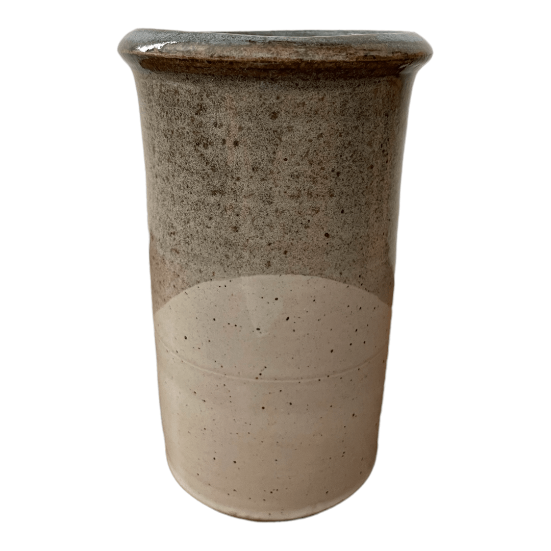 Vase rouleau moderniste motif en volume signé