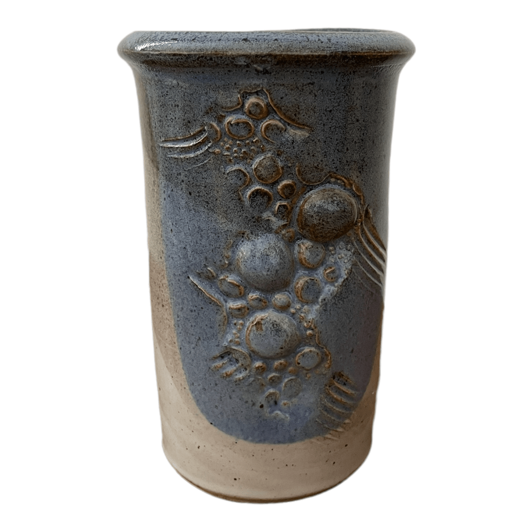Vase rouleau moderniste motif en volume signé
