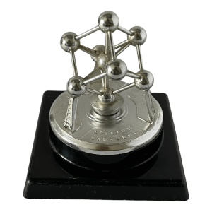Souvenir de Bruxelles Atomium Brussels avec sa base métal et plastique