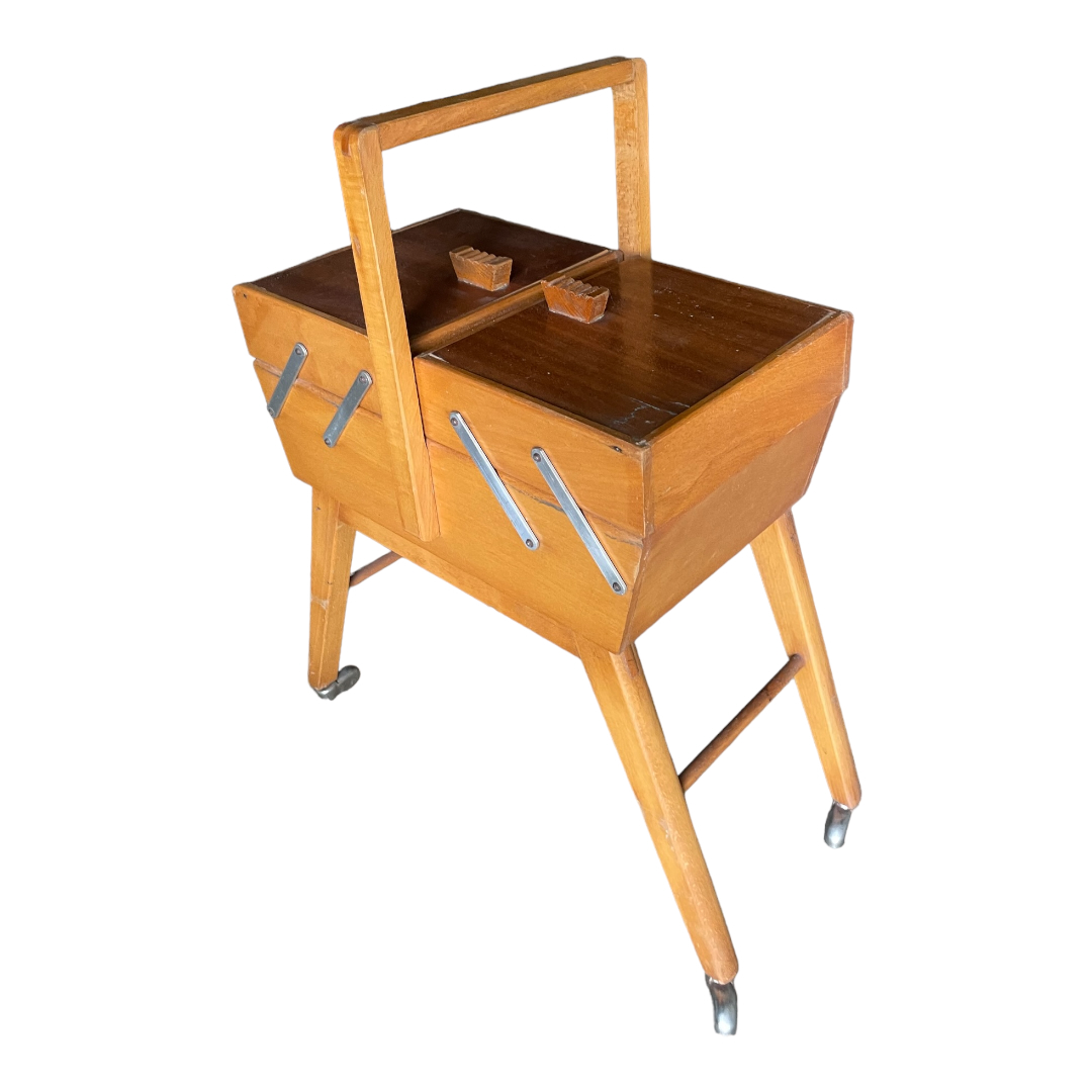 Travailleuse cousette modèle enfant pieds compas à roulettes