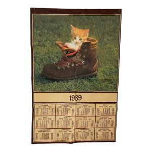 Torchon calendrier vintage 1989 neuf motif photo de chaton dans chaussure de montagne esprit déco chalet
