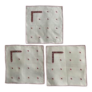 Lot de 3 petits napperons serviettes brodées vintage
